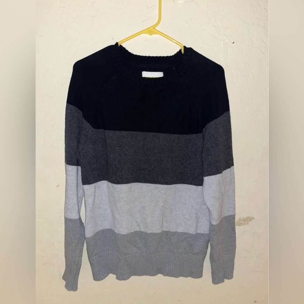 American Eagle Mens Black and Grey Sweater